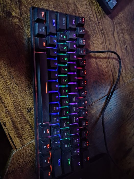 Tastatura mecanica 60% USB C blue switches Snpurdiri V900 RGB.
