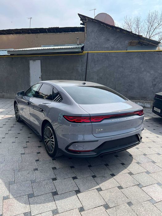 BYD Han 2025 Lidar 701 km 11.700 km yurgan