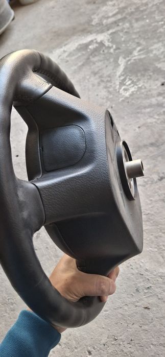 Продам Рул от жентры аирбаг ест состояние хорошое.оригинал снят с авто