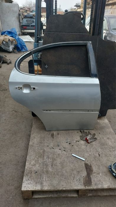 Лексус ес 300 дверь