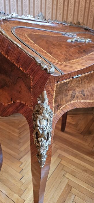 Birou tip secretaire, în manieră Louis XV