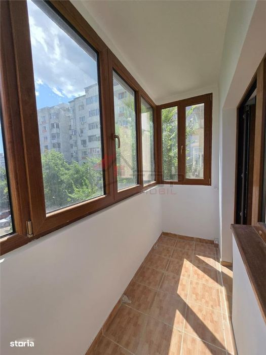 Zimbru - Tigarete, 3 camere decomandat 81mp, bloc din 91