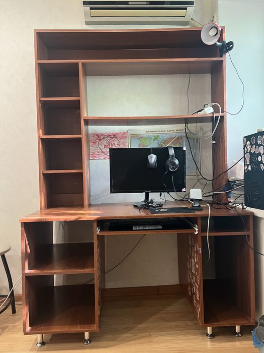 Стол  пимьменный большой продаю дешево в связи  с переездом