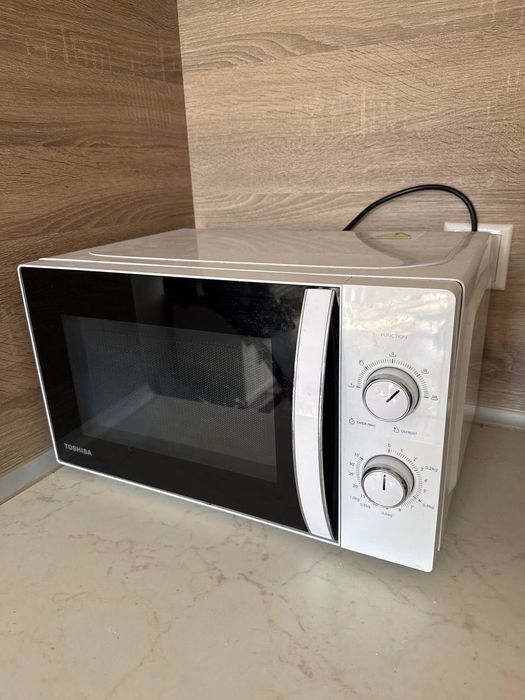 Микровълнова фурна Toshiba MW-MM20P(WH), 20 л – отлично състояние