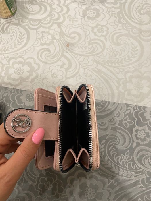 Дамски портмонета