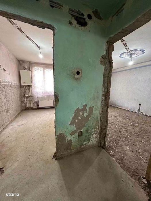 De vanzare apartament 3 camere si balcon, 70mp, zona buna, pret 55000e