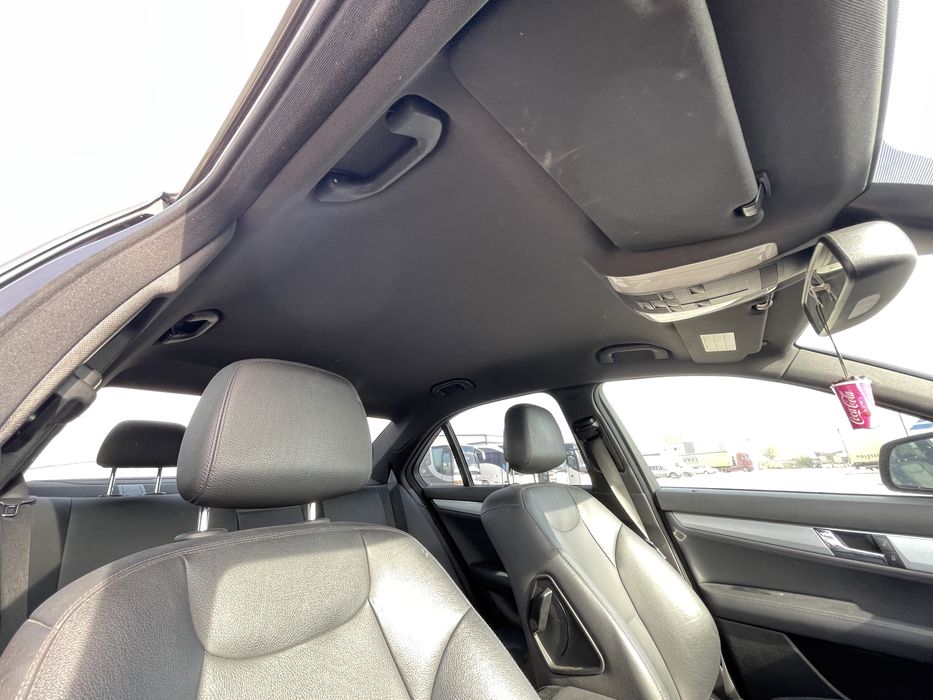 На части” W204 Мерцедес ц Таван Амг седан