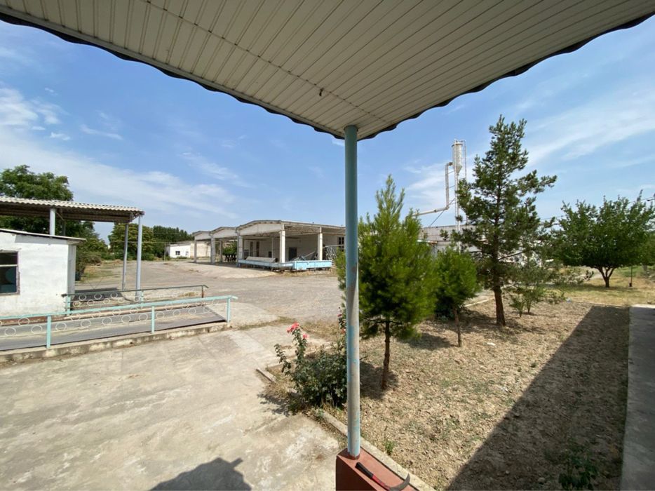 Ferma yoki  Ishlab chiqarish uchun yer noturar bino sotiladi