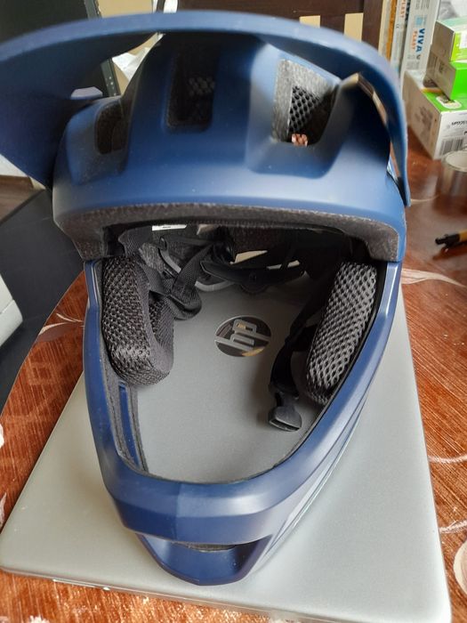 ABUS детска каска за спорт