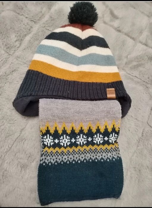 Set H&M căciulă, fular și manusi copii 110 - 128 cm