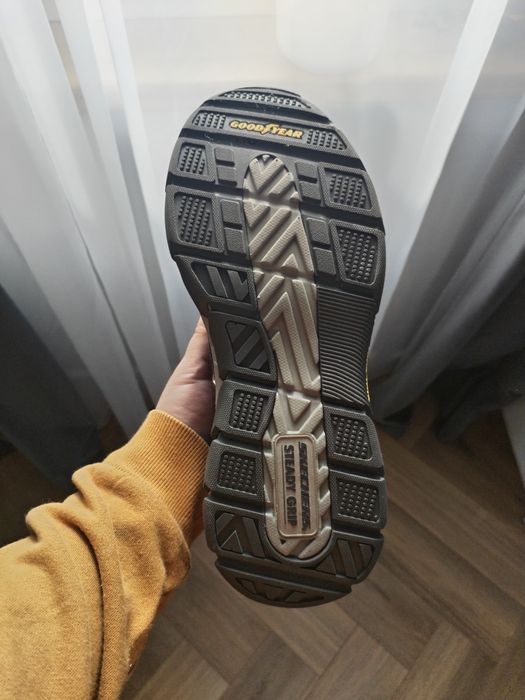 Vand pantofi Skechers noi. 42.5