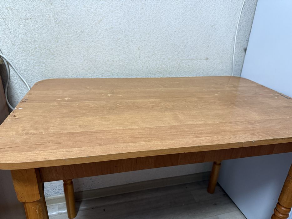 Стол кухонный,прочный