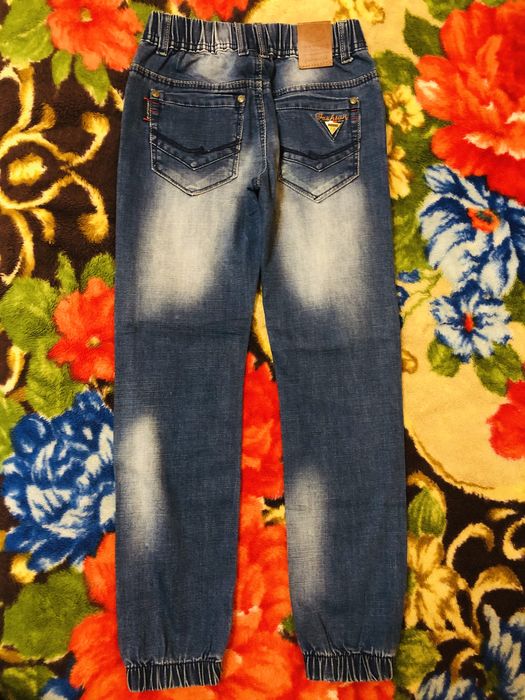 Джинсы на мальчика 8-9 лет