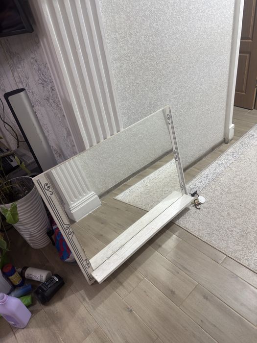 Раковина с тумбой и зеркалом