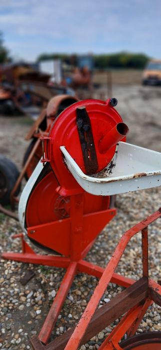 Moara pentru tractor