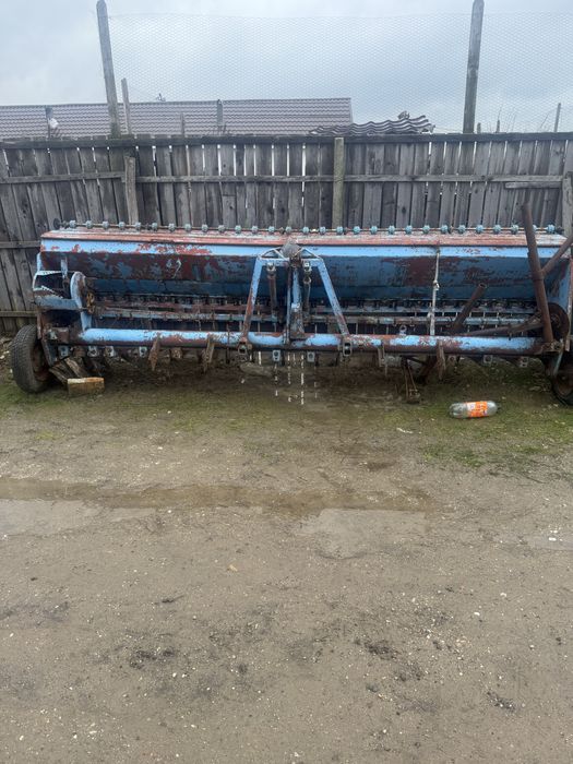 Vand meau ingrasaminte si samanatoare de grâu