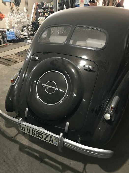 Срочно продаётся немецкая автомобиль ОПЕЛЬ капитан 1937 года.