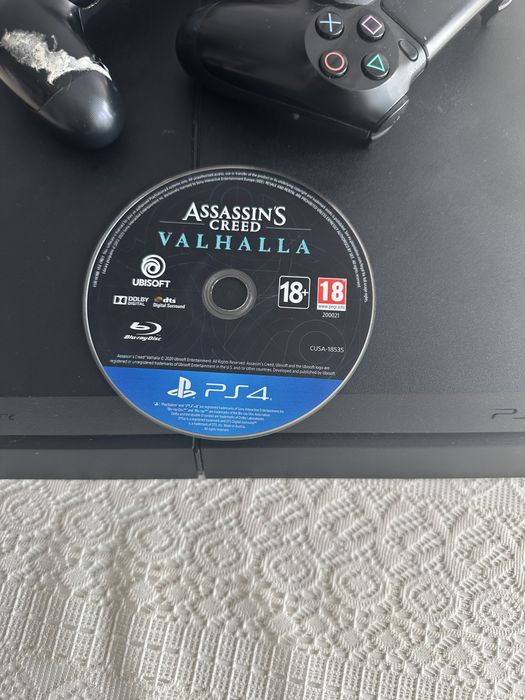 PlayStation 4 + 2 геймпада + игры