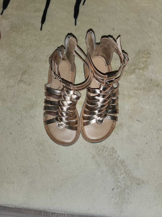 Лот от обувки за момиче