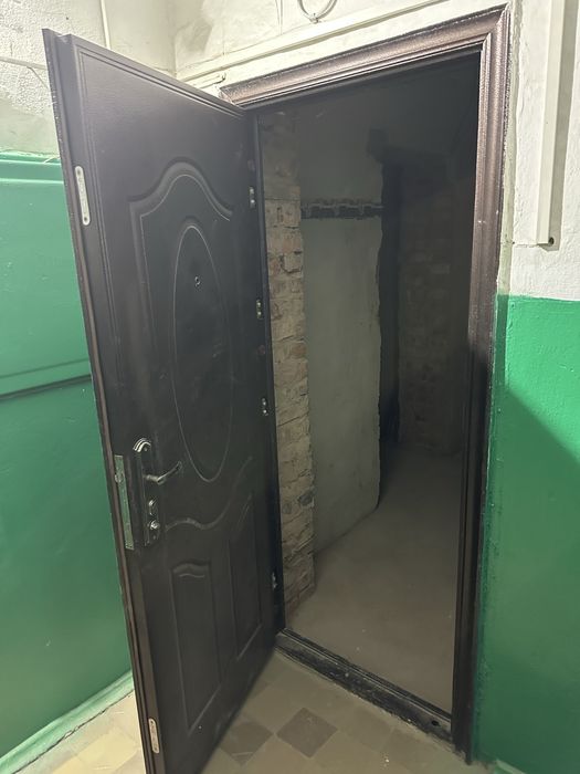 Продам входую дверь