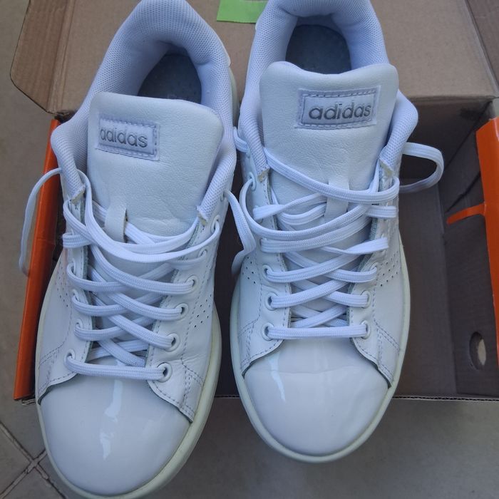 Дамски бели обувки на Adidas