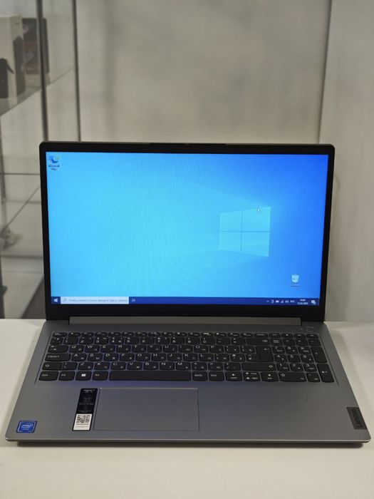 Ноутбук Lenovo 82V7