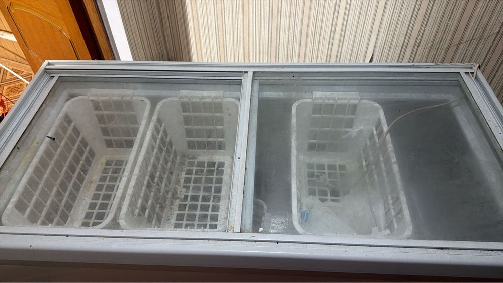 Спальный гарнитур и холодильник