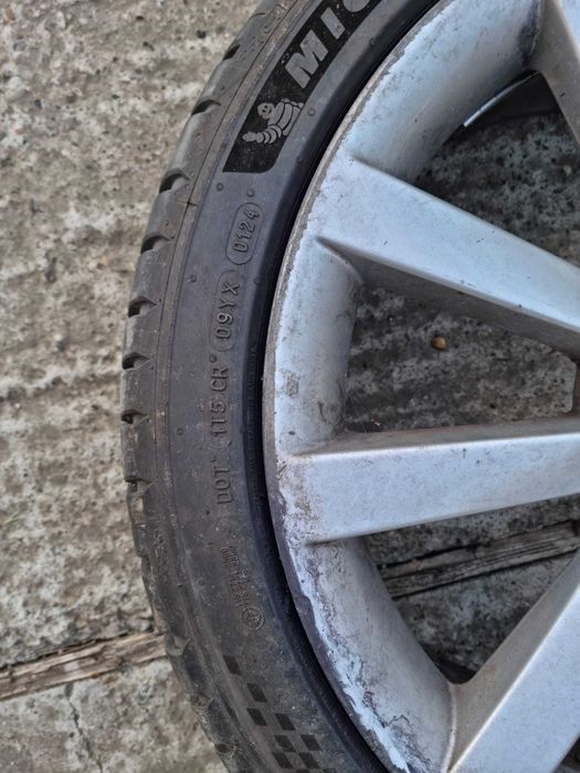 Vând 4 anvelope Michelin Pilot Sport 5, dimensiunea 225/40 ZR18.