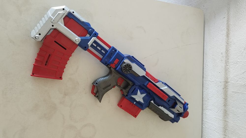 Детская игрушка - автомат.