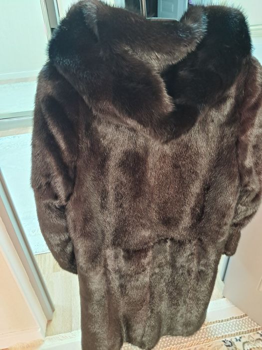 Норковая шуба б.у. ниже колен