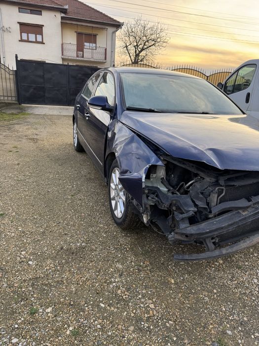 Vând VW Passat b6 pentru dezmembrat sau cine vrea sa o facă