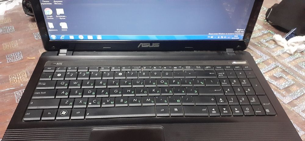 Срочно сотилади Ноутбук заряткаси 1 . Соатга якин ушайди 2011.йилда