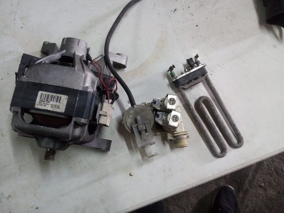 Продам двигатель от стиральной машины индезит