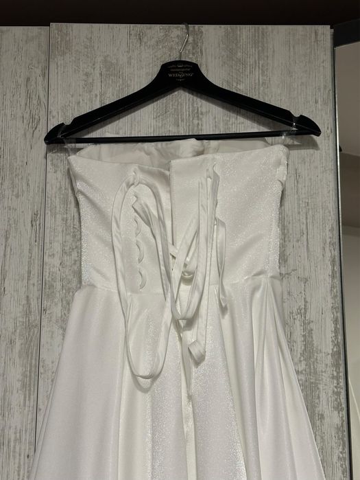 Чисто нова сватбена рокля