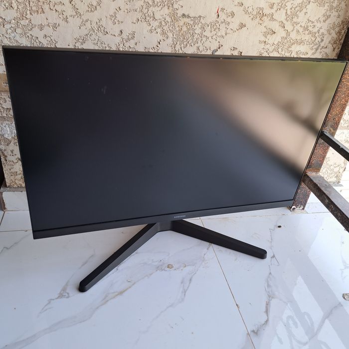 Samsung Essential S3 monitor