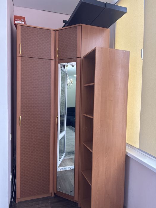 Продам угловой шкаф