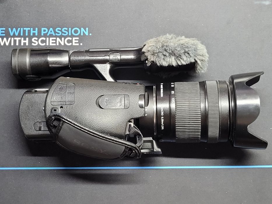 Видео камера Sony NEX VG20
