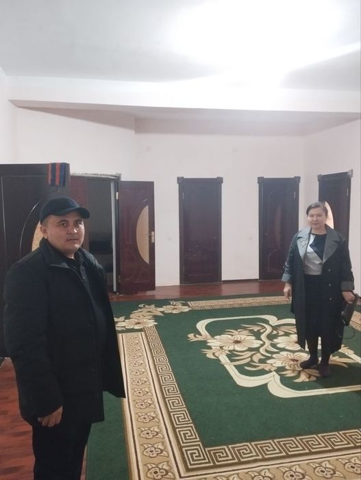 Шахар марказидан квартира сотилади 4 хонали 183кв.м.