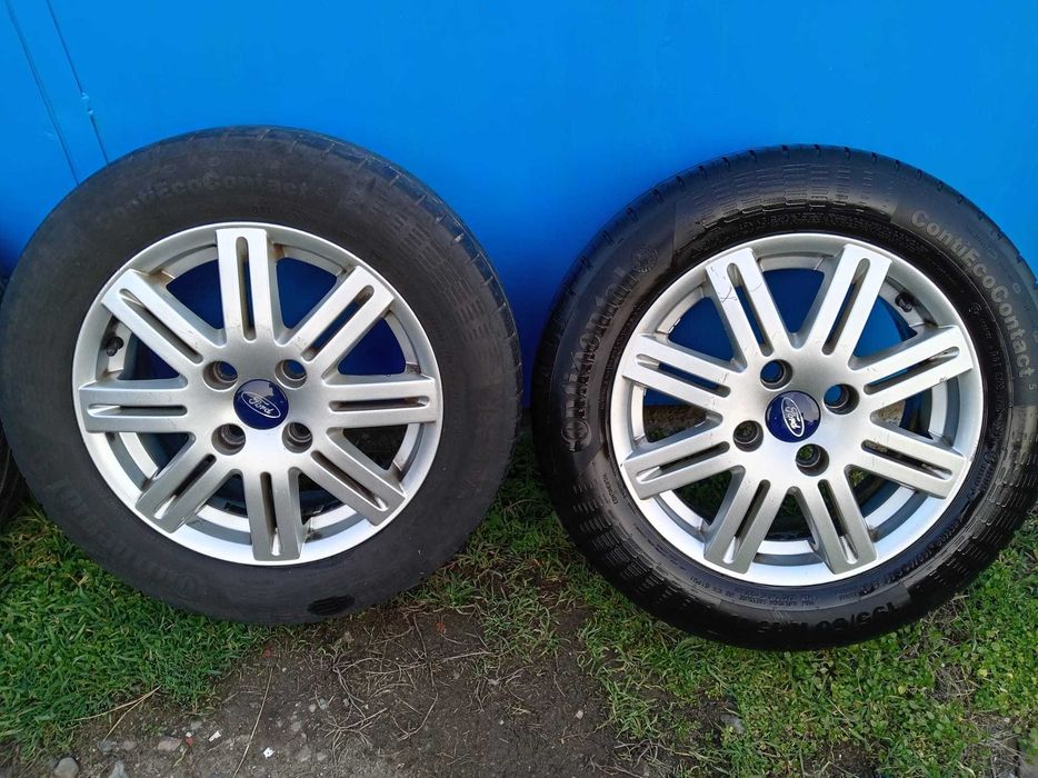 Продавам оригинални джанти с гуми на Ford 195 60 15 перфектно състояни