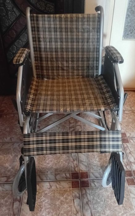 Scaun cu rotile, pliabil, sezut 46 cm, batrani, handicap, dizabilitati