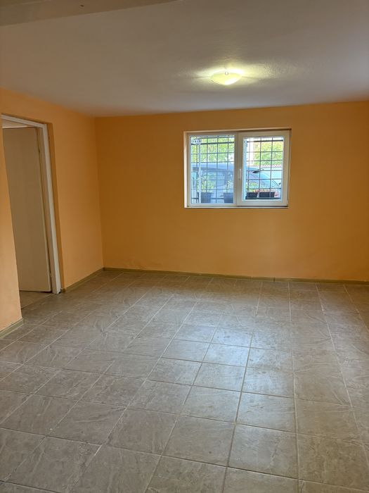 Дава се под наем Етаж от къща в Пловдив, Кършияка - 110 кв.м за 561 € - Снимка #5