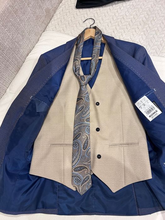 Vand costum slim barbati
