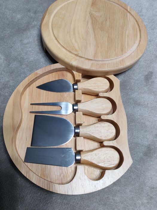 Набор ножей для сыра в деревянном контейнере