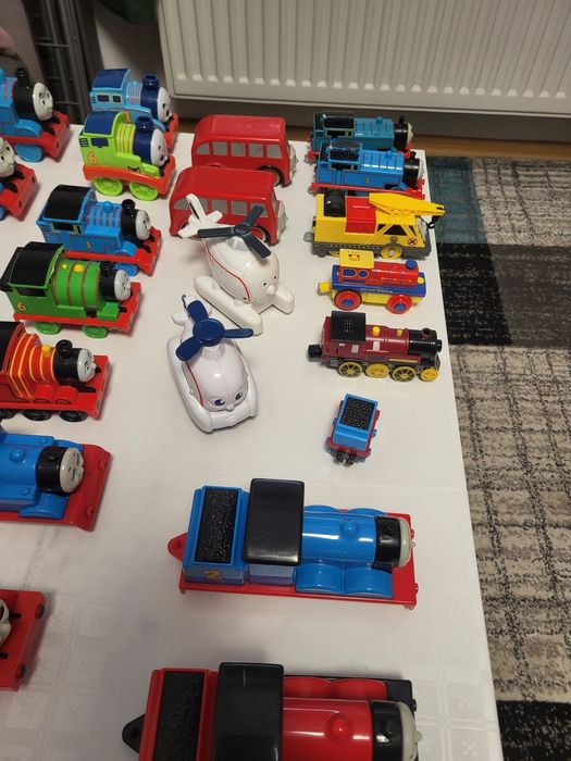 Thomas din plastic cu Baterii si Simple.