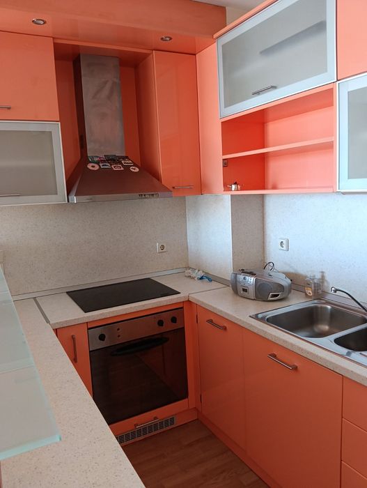 Давам двустаен апартамент в квартал Редута