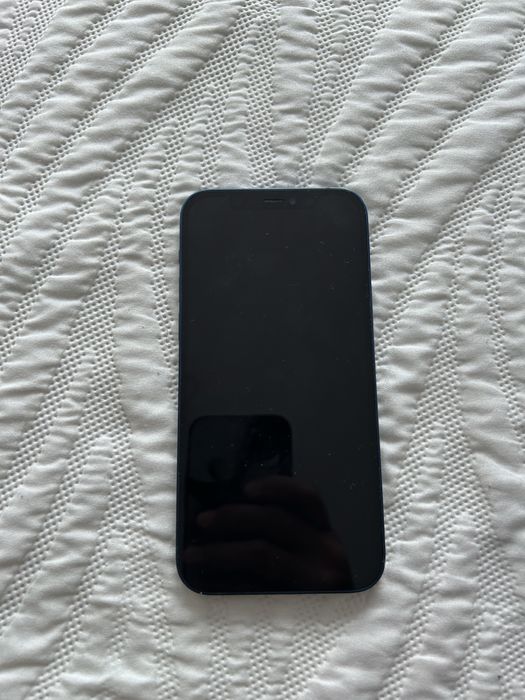IPhone 12 в хорошем состоянии