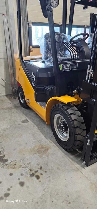 Stivuitor Nou Capacitate 2.5 t - diesel UN FD25T - livrare din stoc