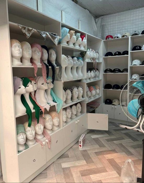 Шкаф с полками для бутика