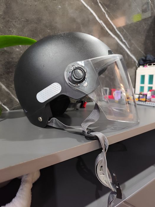 Продам шлем для скутера новые