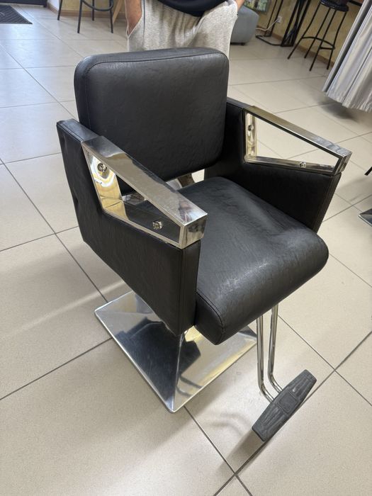 Парикмахерское кресло 2 шт срочно продам